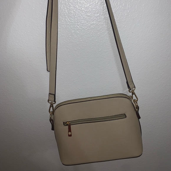 NOT AUTHENTIC KATE SPADE CROSSBODY HAND BAG. - Picture 3 of 3